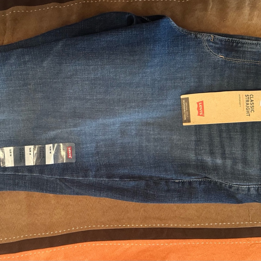 Levi’s - Picture 2 of 4